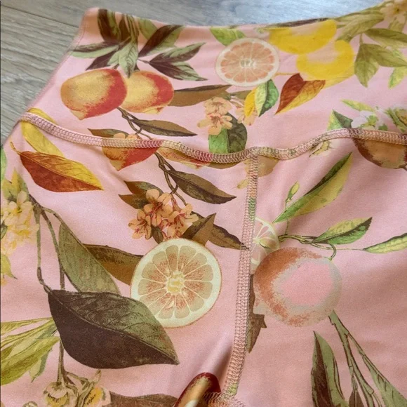 Floral/Lemon Beyond Yoga Leggings - Picture 2 of 3